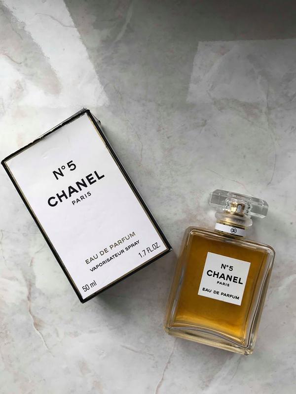 Chanel 5 оригинал. Духи Шанель 5 оригинал. Шанель 5 туалетная вода оригинал. Шанель номер 5 20 мл. Оригинал духов Шанель номер 5.
