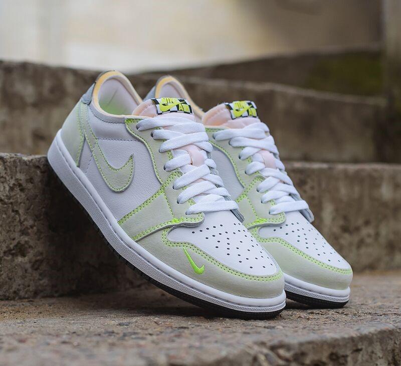 Ghost green hot sale jordan 1