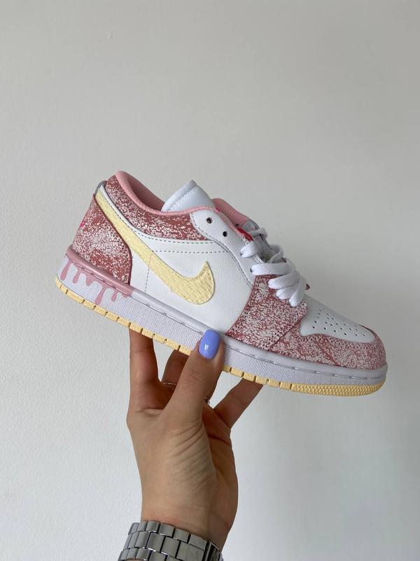 Жіночі кросівки nike air jordan 1 low paint drip — ціна 1990 грн у