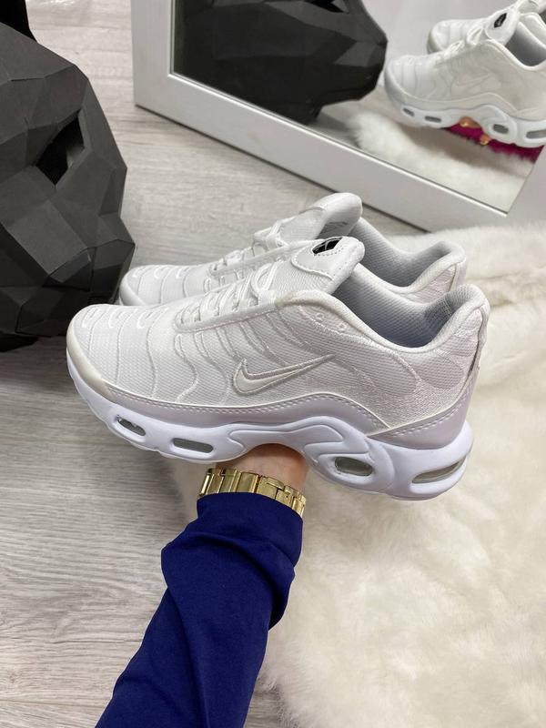 White nike hotsell air tn