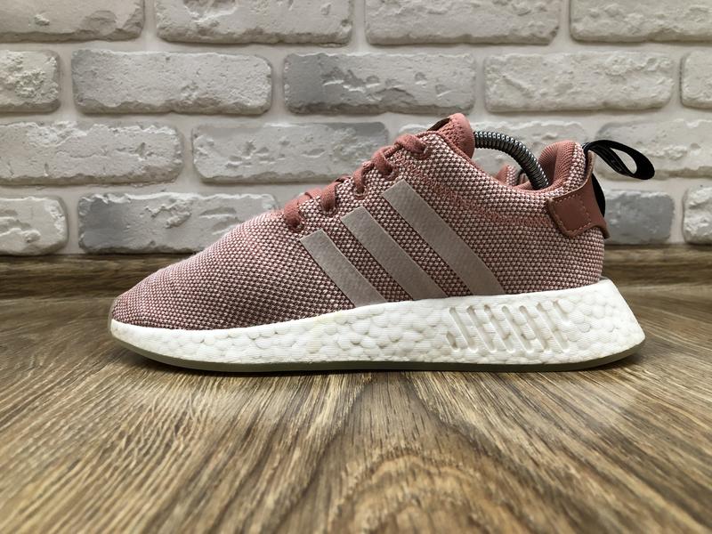 White nmd store r2 women's