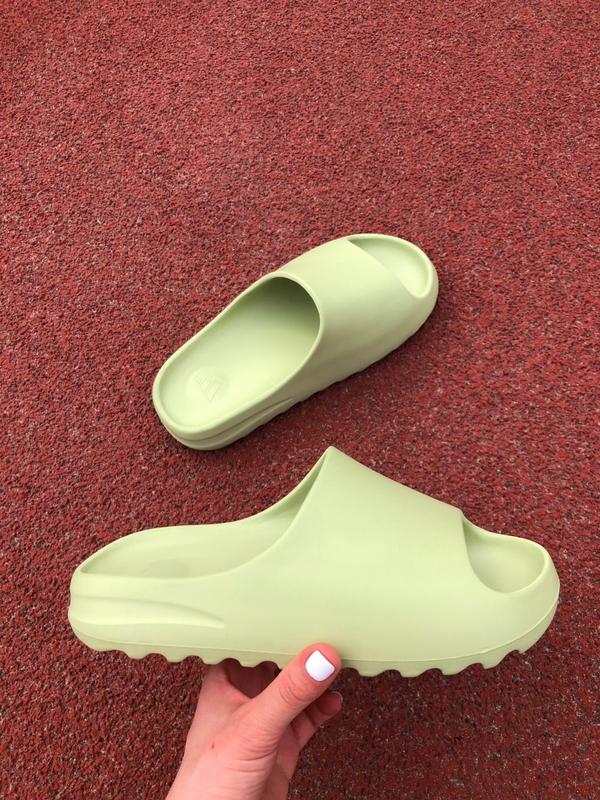 Adidas yeezy slide resin 2022 женские шлёпанцы адидас — цена 1750 грн в ...