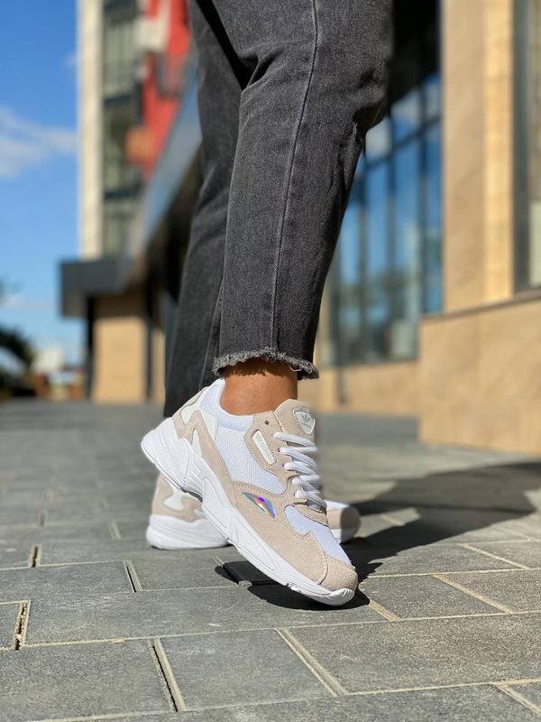 Adidas falcon beige женские кожаные белые адидас на лето модные кеды ...