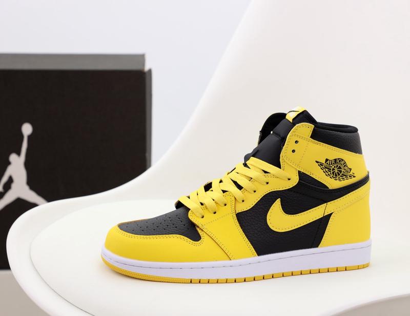 Jordan one sales black and yellow