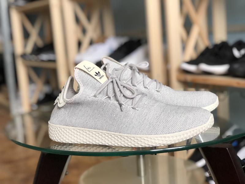 Чоловічі кросівки adidas pharrell williams tennis hu нові оригінал — цена  2100 грн в каталоге Кроссовки ✓ Купить мужские вещи по доступной цене на  Шафе | Украина #96965179