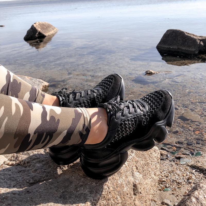 Жіночі кросівки з сіткою легкі на брутальній масивній платформі чорні ...