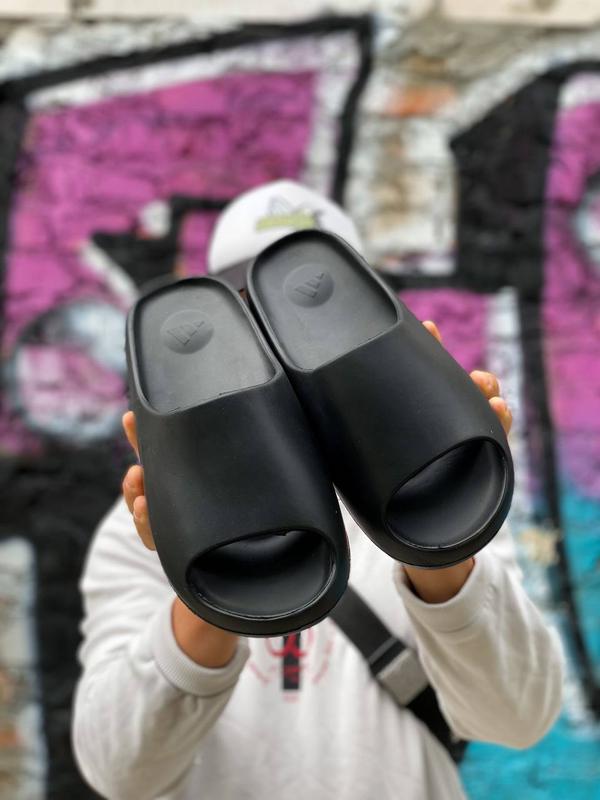 Шльопанці adidas yeezy slide black — цена 1395 грн в каталоге