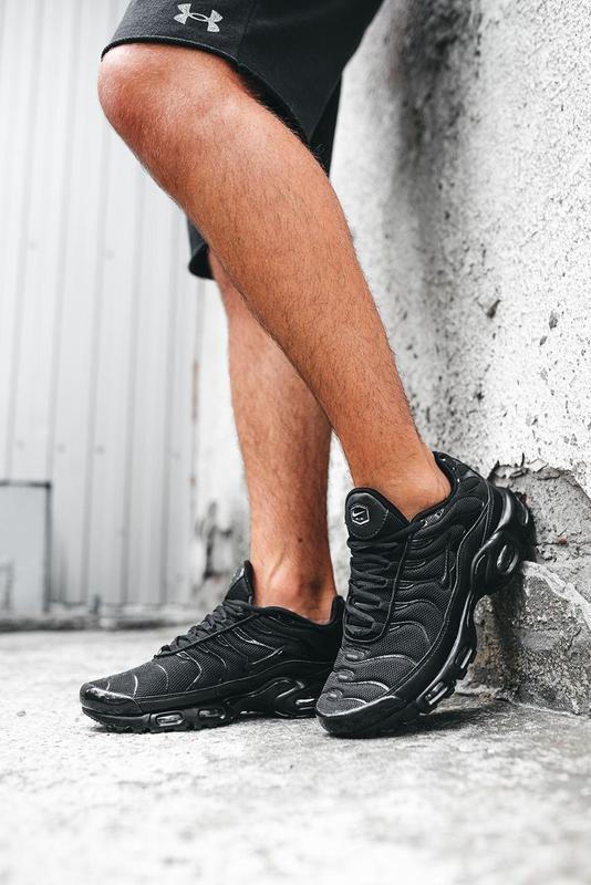nike air max plus tn full black