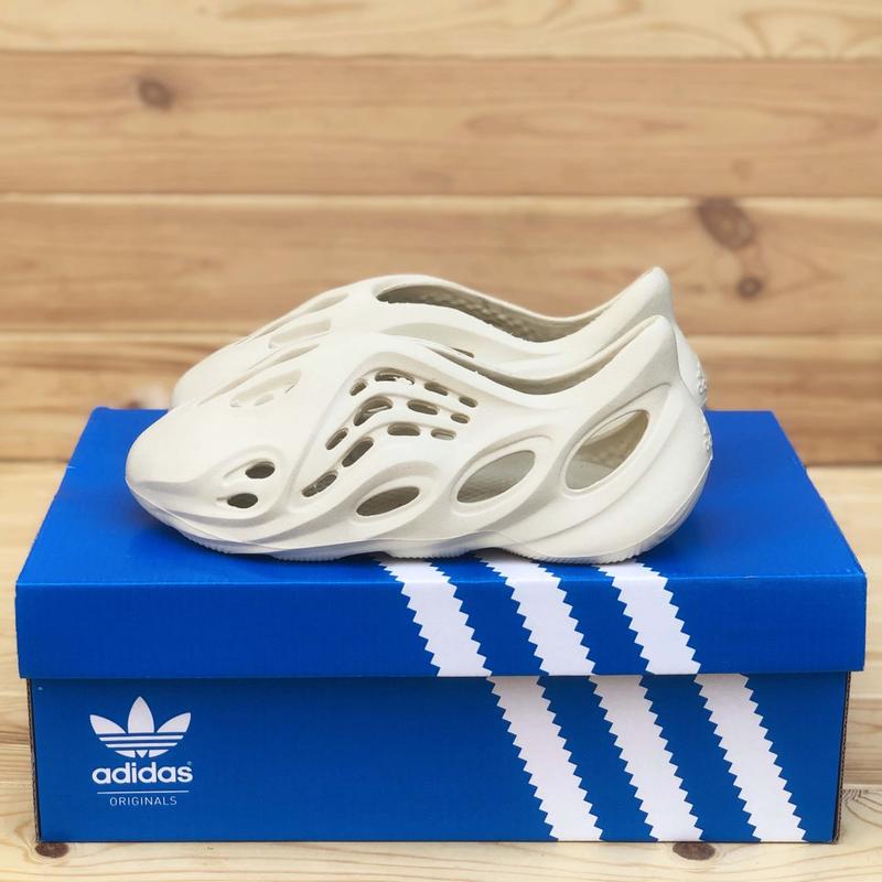 Тапочки adidas yeezy foam runner beige — цена 1390 грн в каталоге ...
