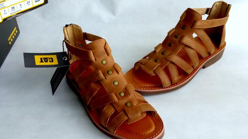 Босоножки caterpillar women's teshie flat sandal. оригинал.1 фото