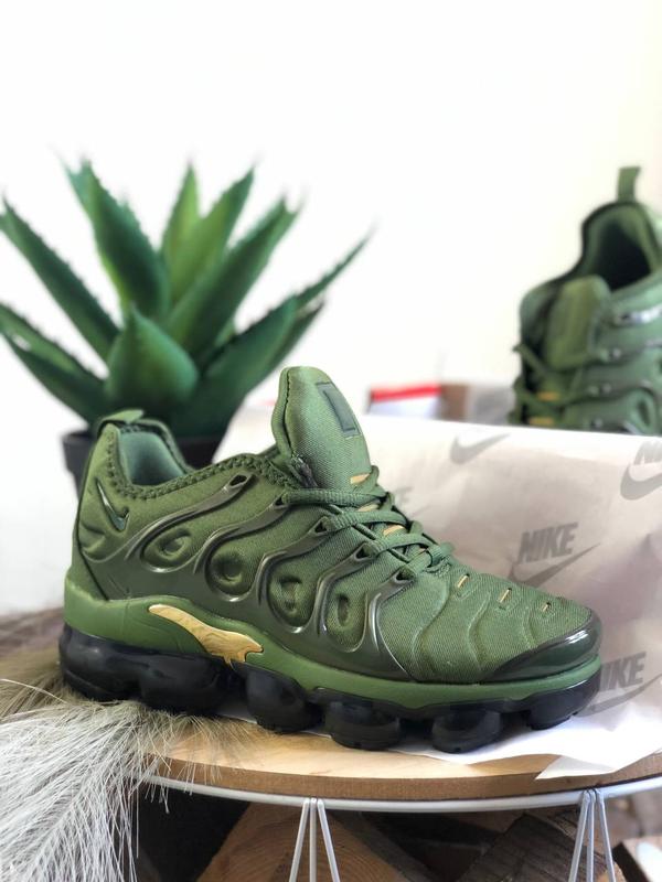 Nike vapormax plus olive green