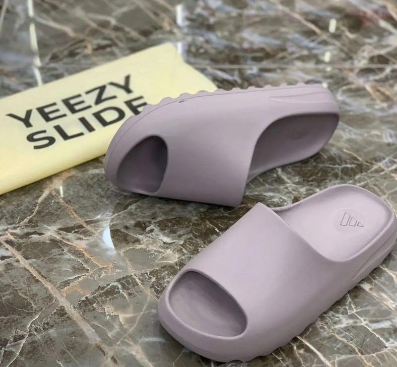 Резиновые тапки изи slide resin шлёпки на массивной подошве — цена 500 ...