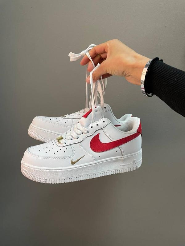 Nike air force 1 07 red swoosh best sale