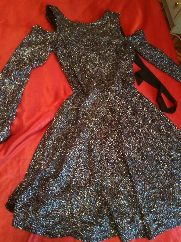 осыпаются блестки с платья что можно сделать