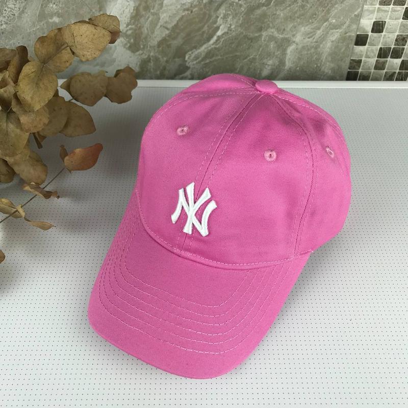 Кепка new era розовая с белым лого — цена 350 грн в каталоге Кепки ...