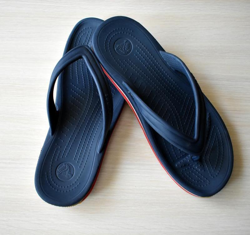 crocs retro flip flop