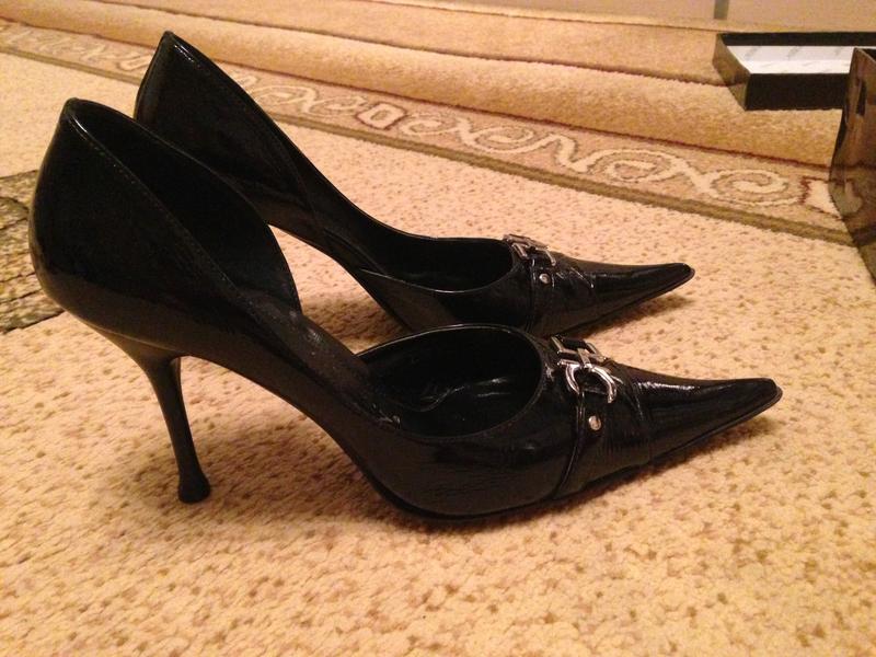 Туфли b. Продаю туфли фирмы gino milelli. Узконосые туфли. Туфли продам юла. Продать туфли.