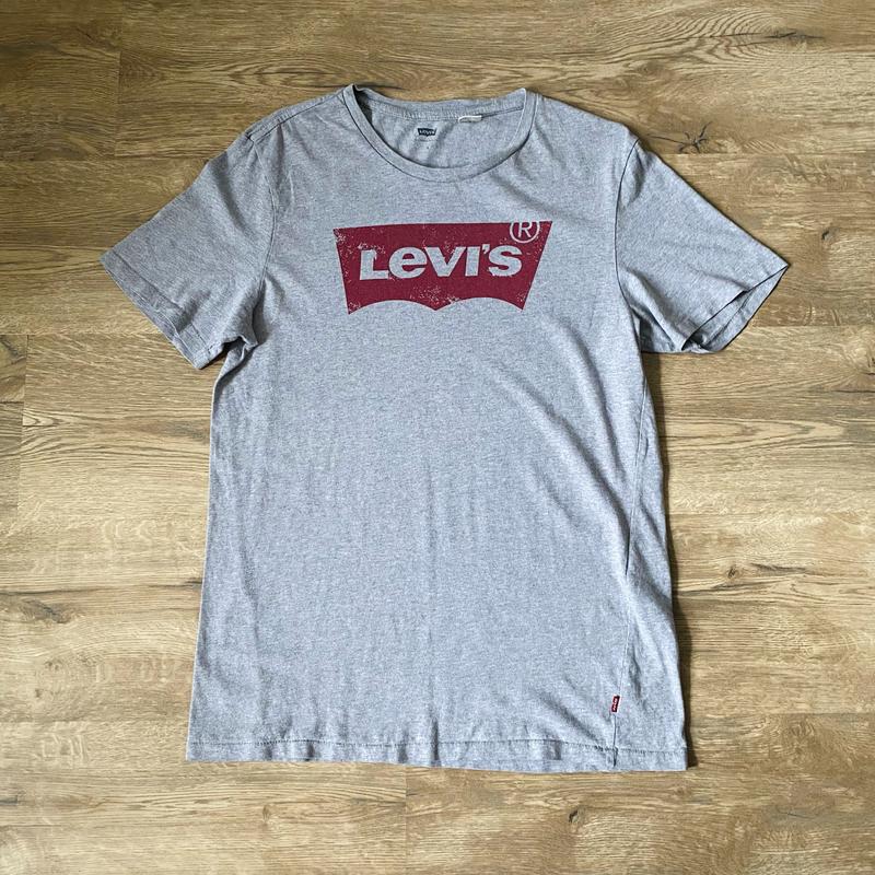 Серая футболка levis оригинал — цена 180 грн в каталоге Футболки Купить ...