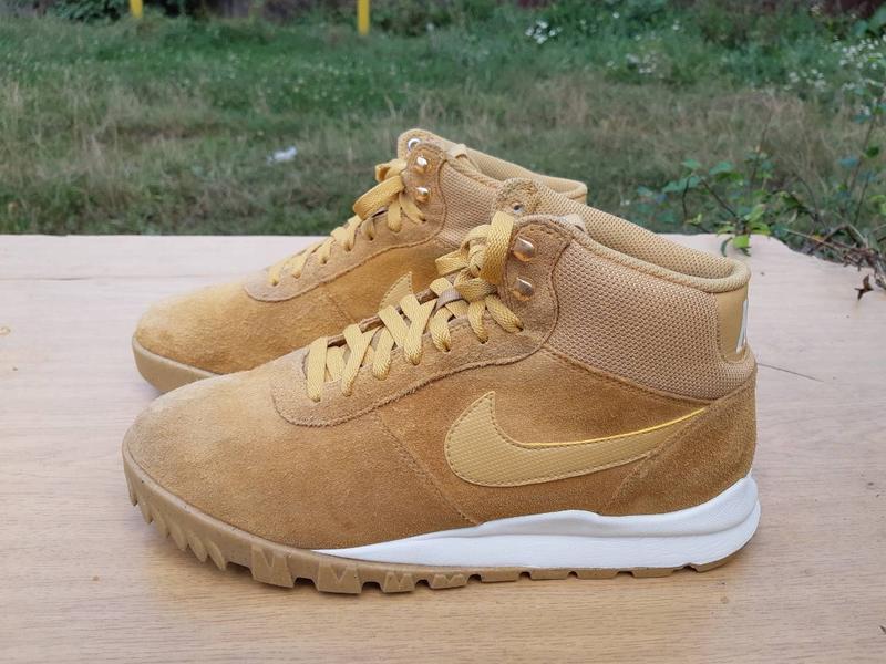 nike hoodland suede