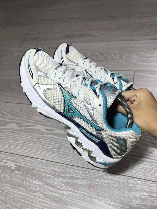 mizuno wave mustang