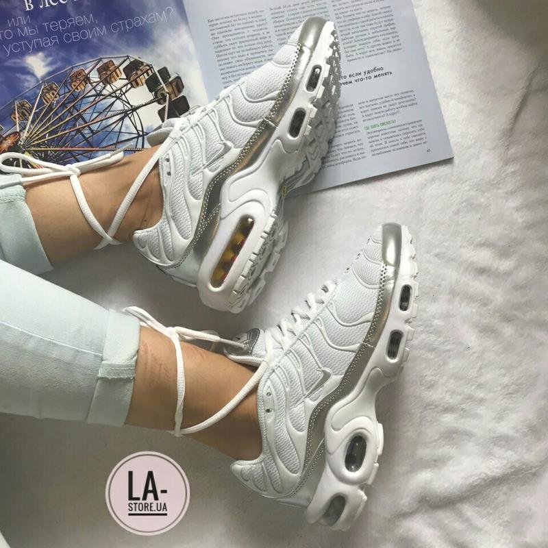 nike tn triple white