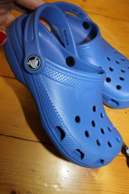 35 . w 4 5 2 3 crocs. made in mexico 450
