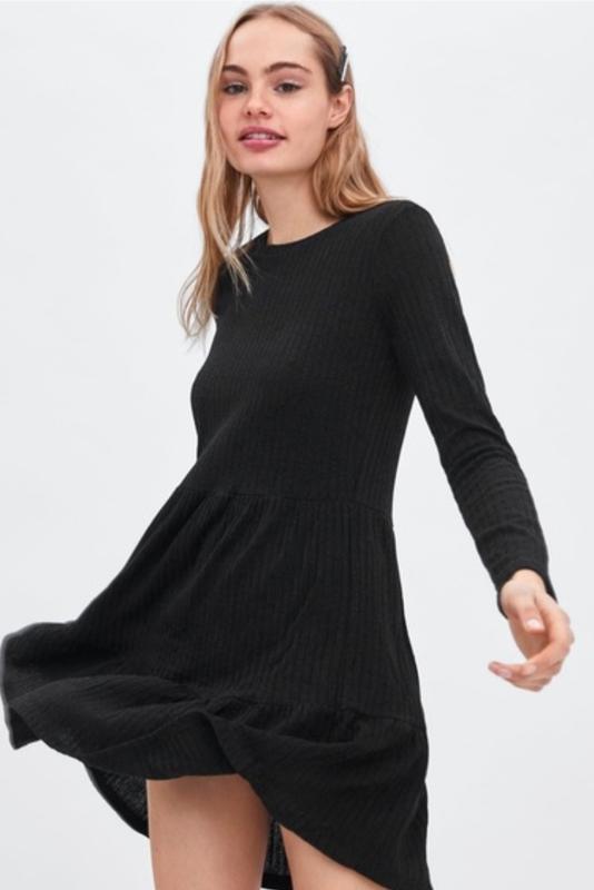Черное платье zara с длинными рукавами и рюшами по подолу — цена 169 ...