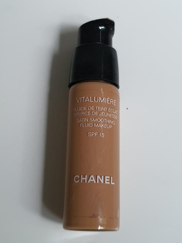 Зволожувальний тональний флюїд chanel vitalumière fluide de teint ...