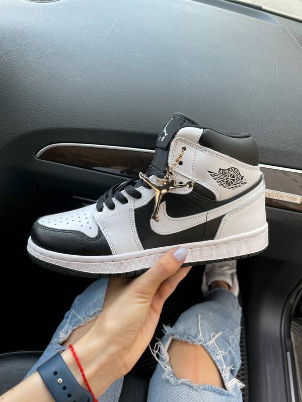 Женские кроссовки nike air jordan 1 retro high — цена 2050 грн в ...