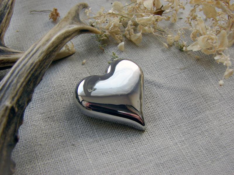 Элегантная брошь железное сердце в форме сердца. цвет серебро — цена ...