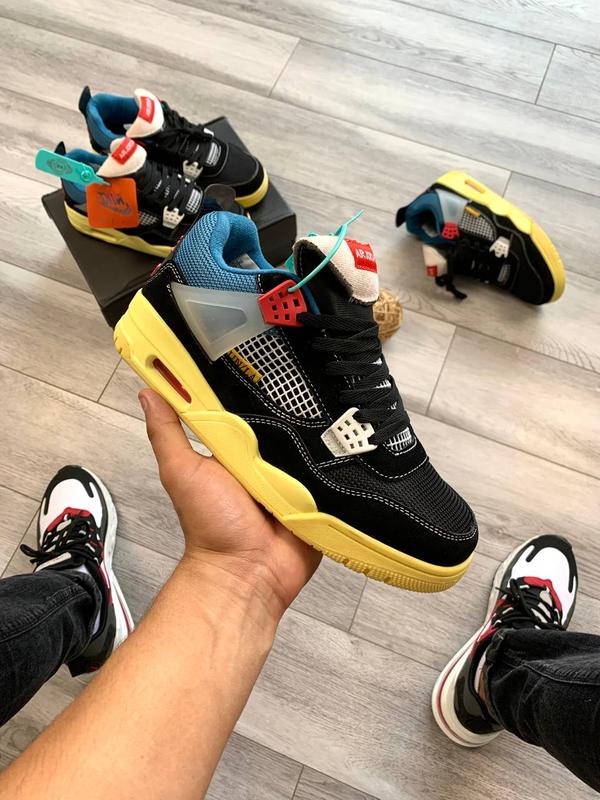 Jordan retro 4 noir deals