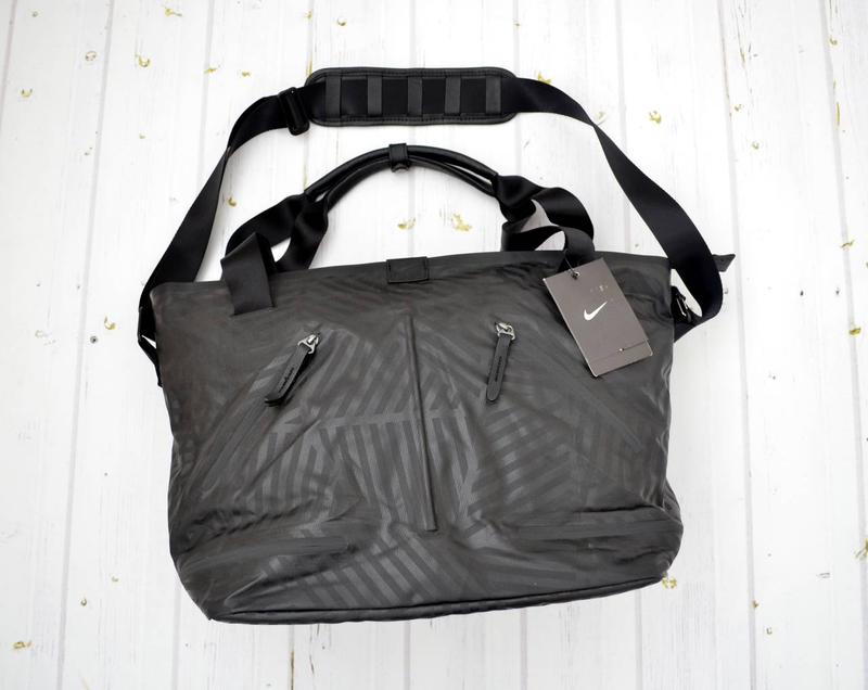 nike formflux tote