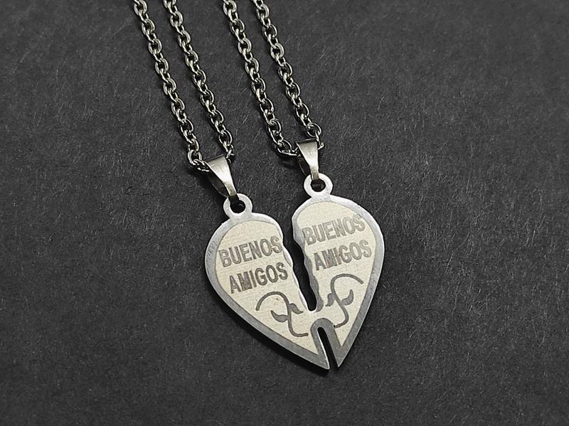 Парний кулон, кулони дружби, подарунок для двох друзів — цена 168 грн в ...
