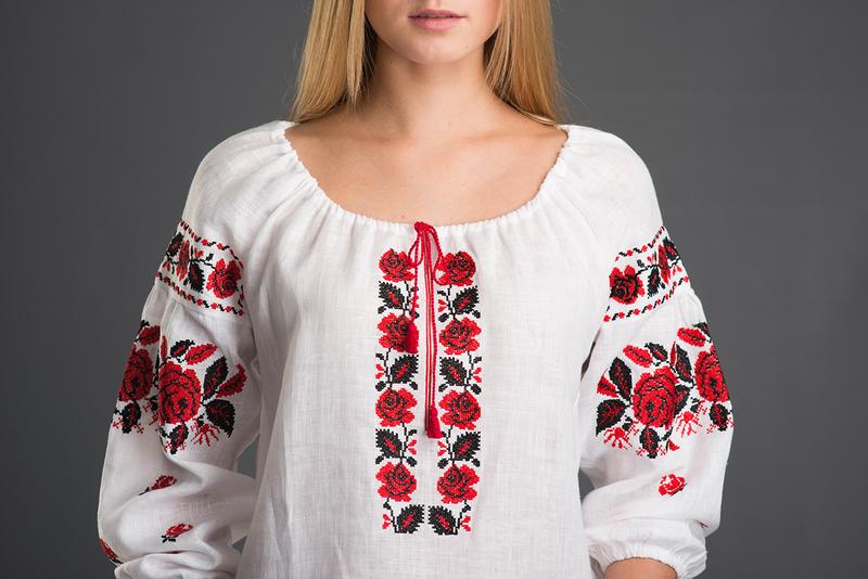 Вышиванки фото. Украинские вышиванки женские. Сорочка вышиванка женская. Рубашка вышиванка женская. Вышитая рубашка женская.