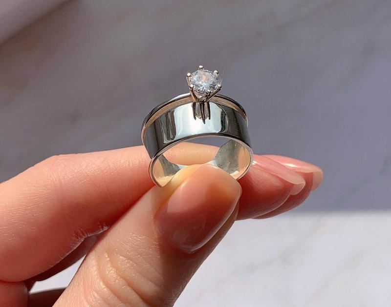 Двойное кольцо из серебра с большим камушком рената — цена 800 грн в ...