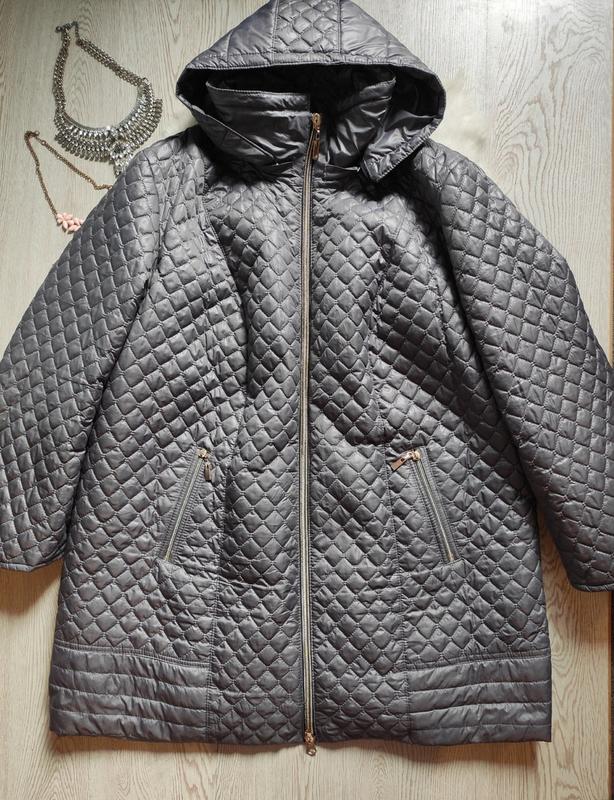 Серая стеганая куртка деми на молнии пальто с узором длинная батал ...