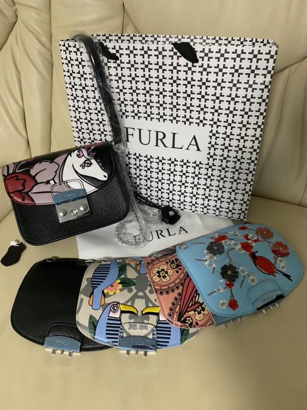 Furla metropolis 2017. Фурла со съемными крышками. Сумка женская со сменной крышкой. Сумка фурла со сменными крышками. Furla metropolis со сменными крышками.