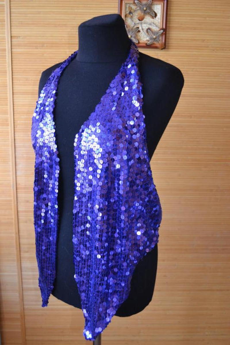 жилетка с пайетками. жилетка пайетки. жилет в паетках. жилет с пайетками для мальчиков. жилет с пайетками мужская.