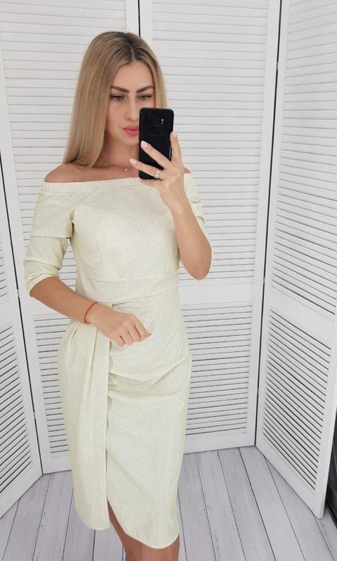 Платье с открытыми плечами арт. 409 золото / молочного цвета — цена 650 ...