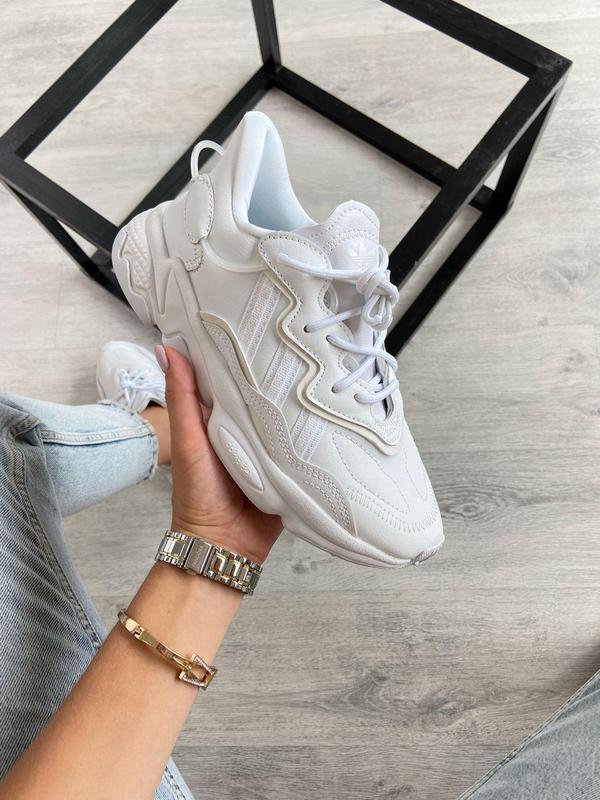 ozweego triple white