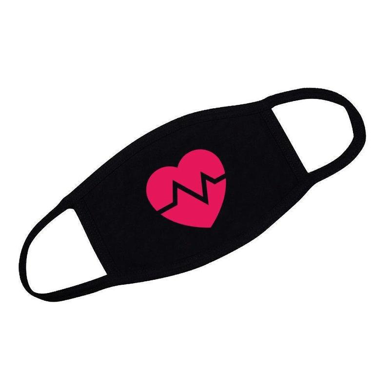 Женщина в маске. Маска сердце для фотошопа. Маска с сердечками. Маска сердечки на лице. Сердце в глазах маска.