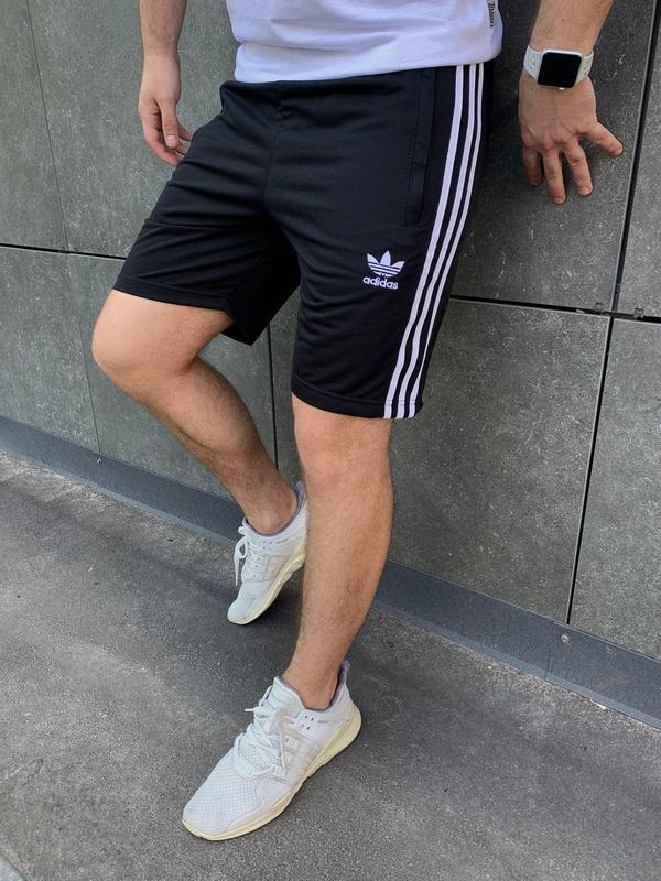 Мужские спортивные шорты adidas адидас черные короткие с полосками с ...