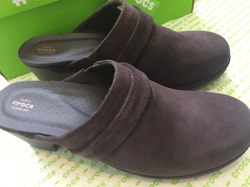 crocs sarah suede clog