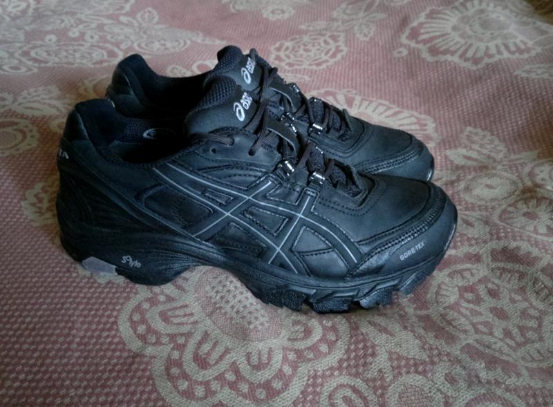 asics gel arata gore tex