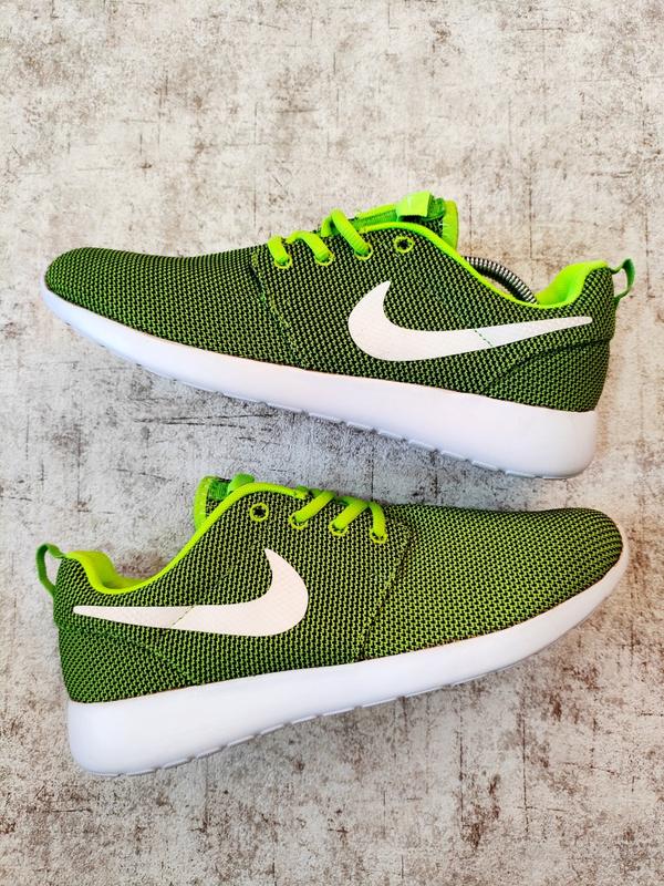 Green nike roshe best sale