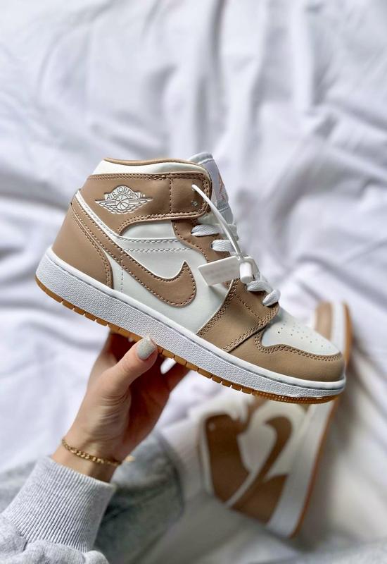 Нереальные женские высокие кроссовки nike air jordan 1 retro tan gun ...