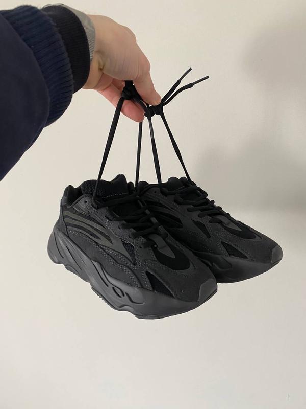 kanye west yeezy 700 black