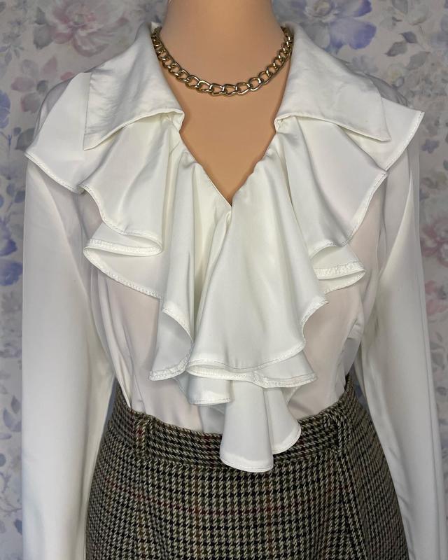 Английская молочная блузка с воланом 90-е jessica reid 12 — цена 220 грн в  каталоге Блузы ✓ Купить женские вещи по доступной цене на Шафе | Украина  #112263522