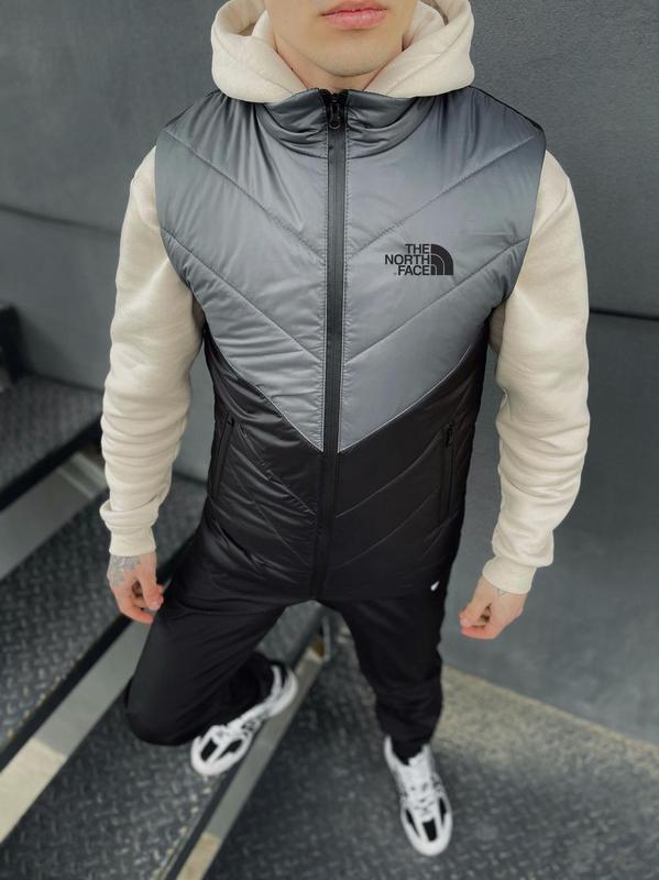Мужская жилетка the north face черная с серым без капюшона стеганная из ...