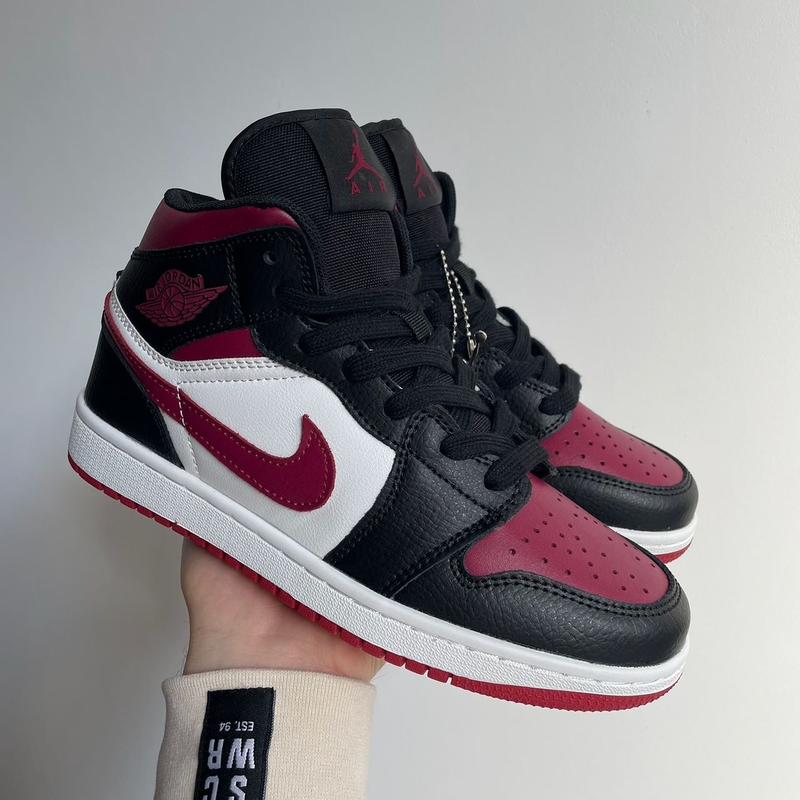 Женские кожаные кроссовки nike air jordan 1 retro high найк джорданы ...